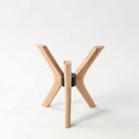 طاولة قهوة مستديرة من الخشب الصلب بقاعدة ثلاثية الأرجل