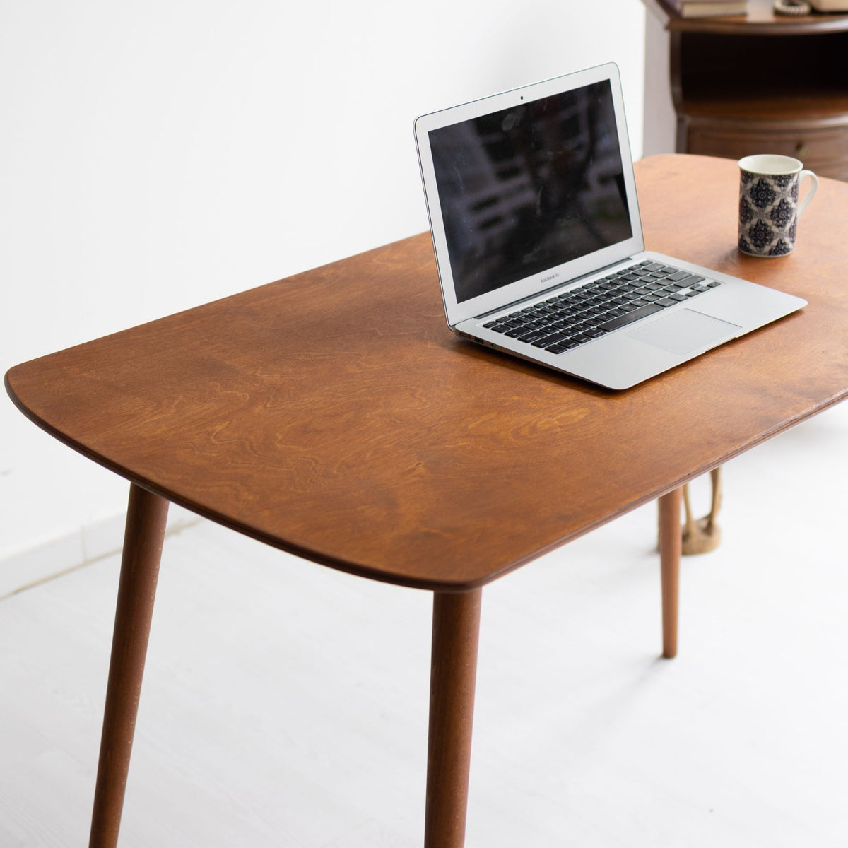 Minimalist Birch Plywood Home Office Desk with Rounded Edges – Furnirem