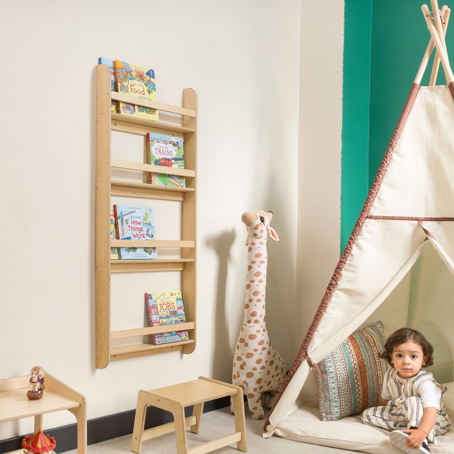 Wall-Mounted Montessori Bookshelf