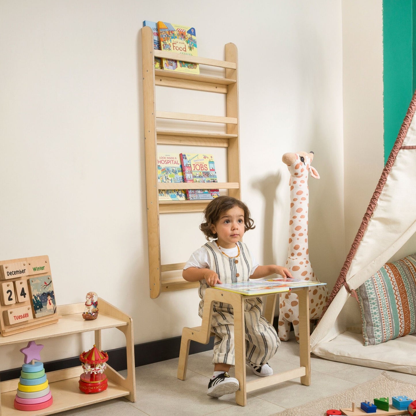 Wall-Mounted Montessori Bookshelf