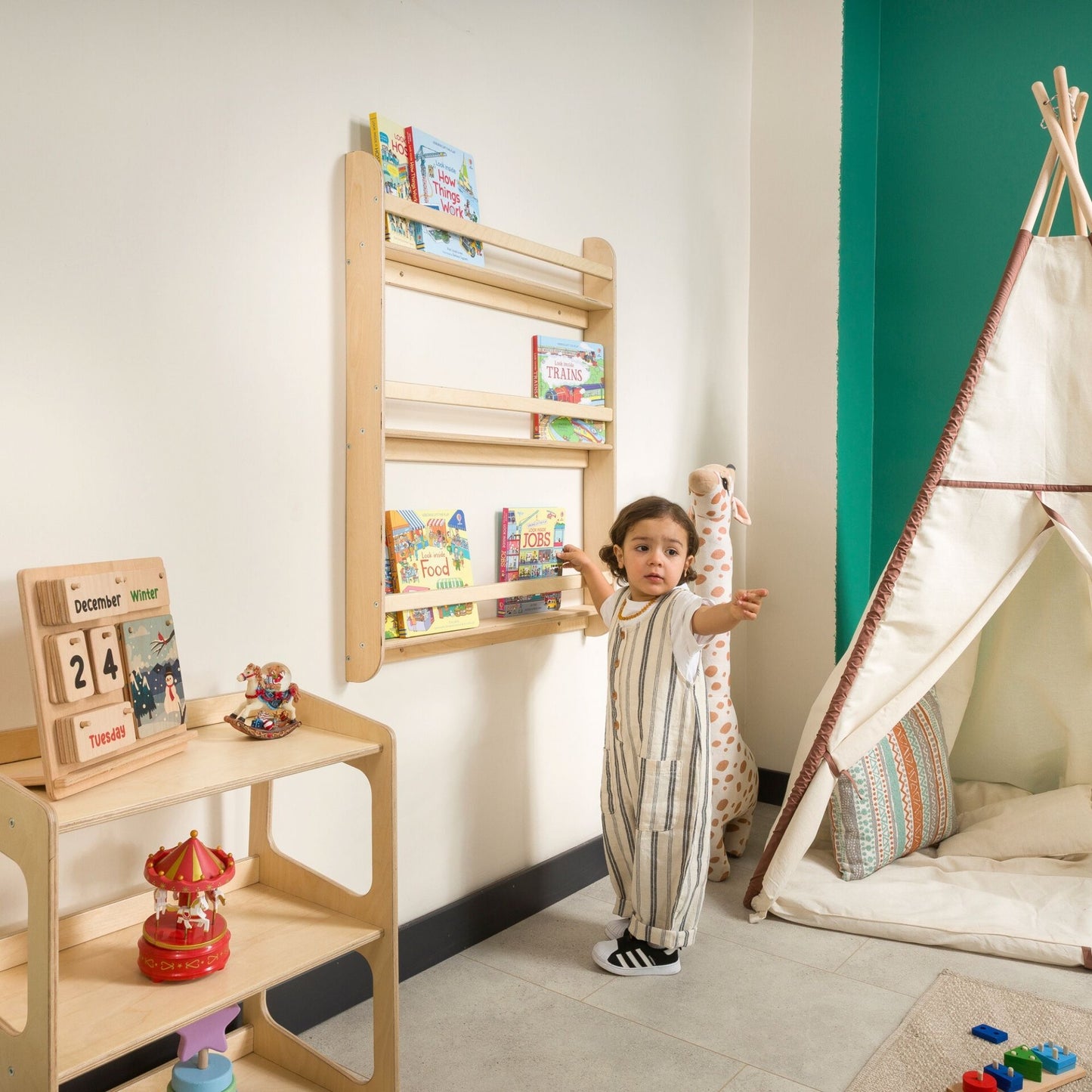Wall-Mounted Montessori Bookshelf