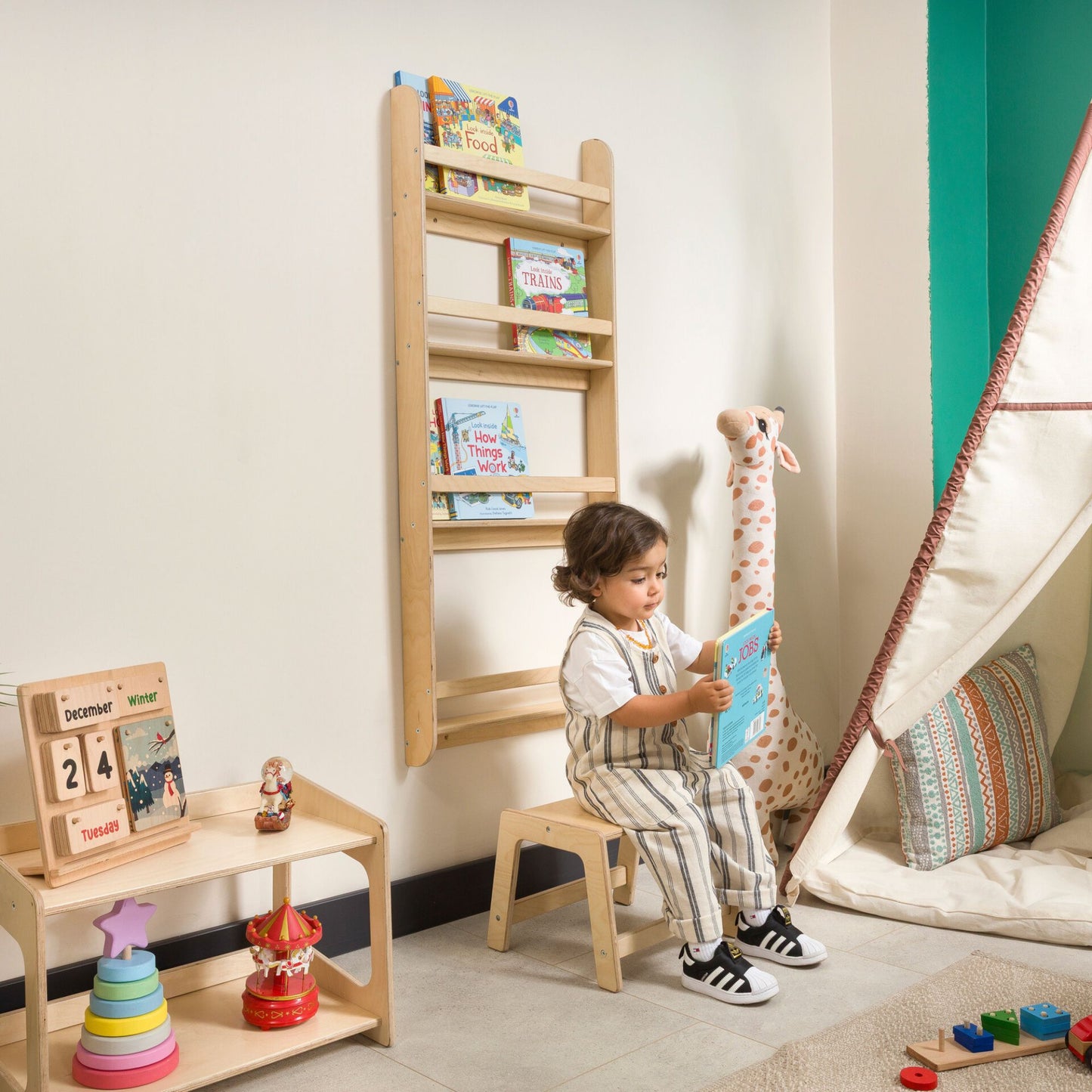 Wall-Mounted Montessori Bookshelf