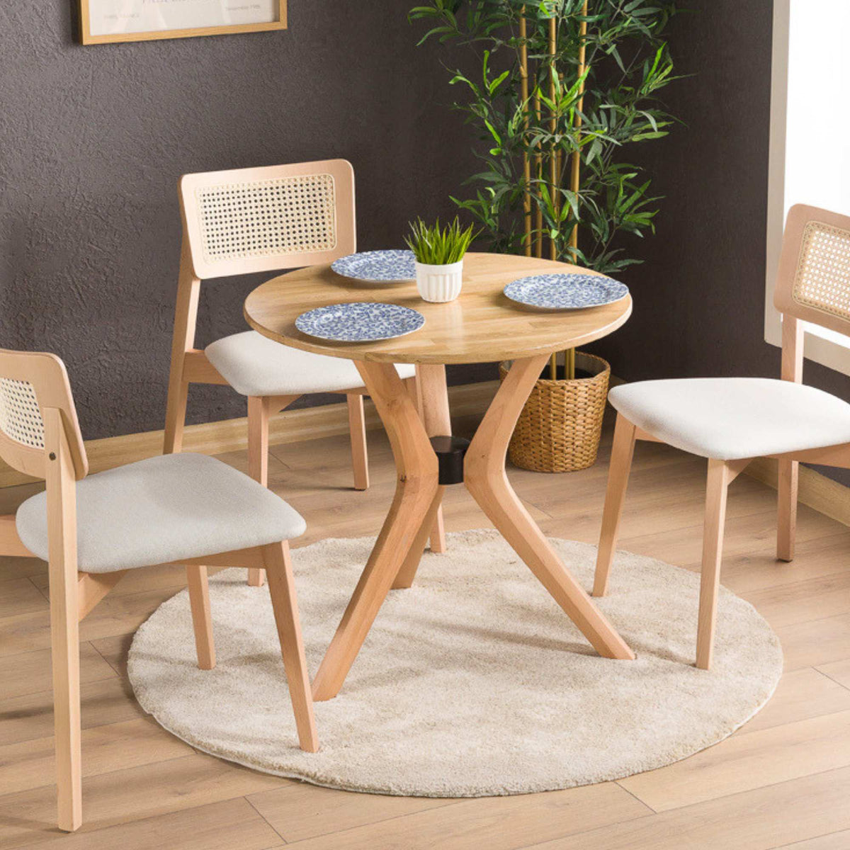 Solid Oak Round Dining Table with Wooden Butterfly Legs – Furnirem