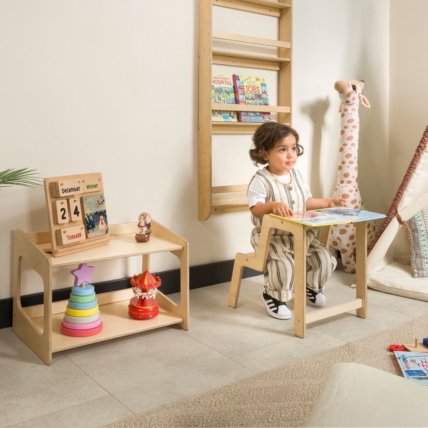 Freestanding Montessori Toys Storage Shelf
